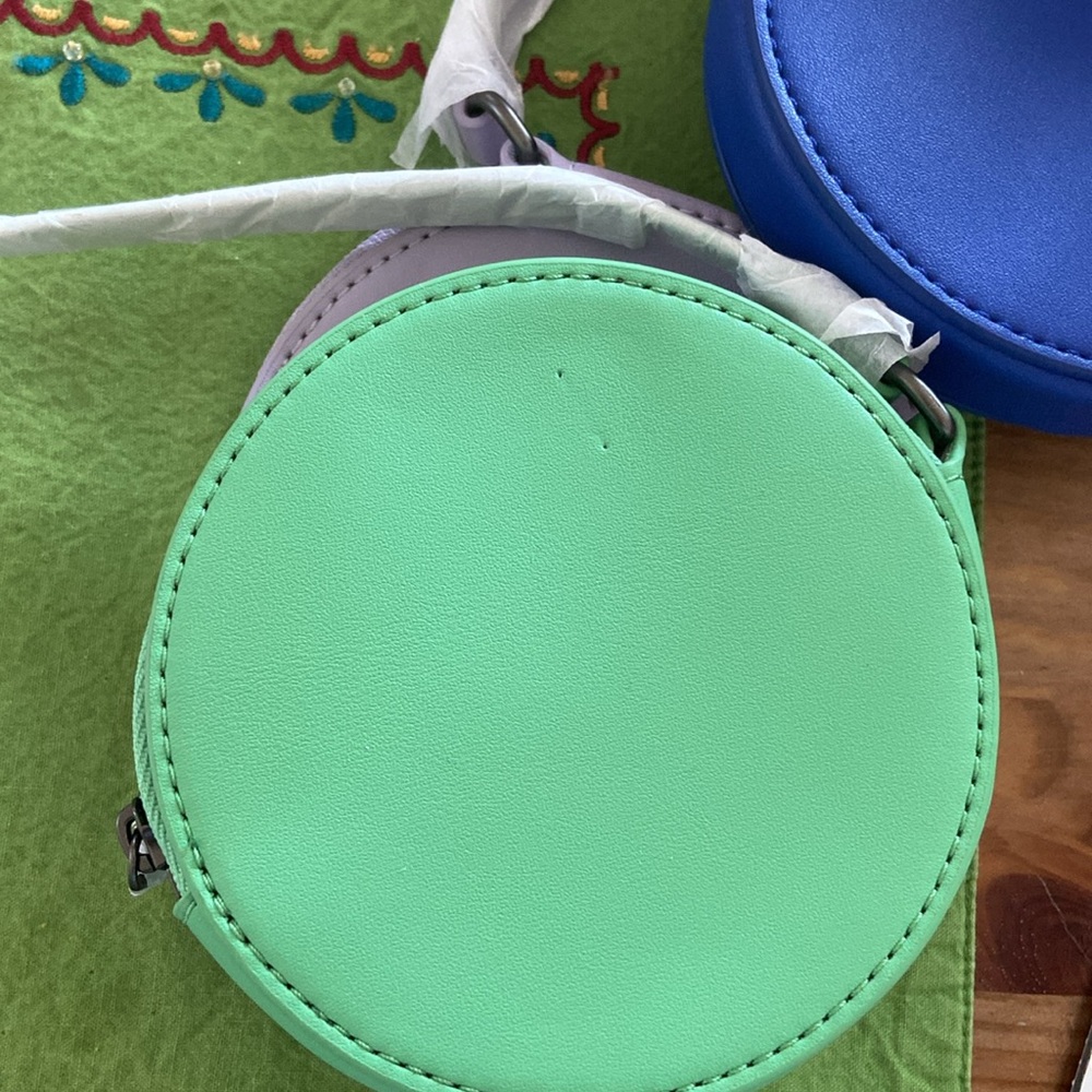 New AWAY- The Circle Zip Pouch - Picture 8 of 8